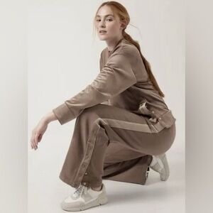 ATHLETA RETROPLUSH VELVET TRIM TRACK PANT SIZE LARGE